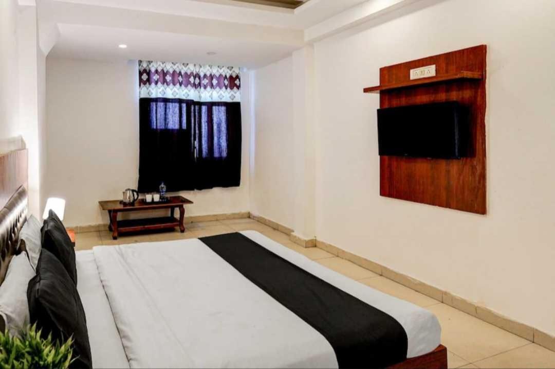 Hotel O Anshu B&B Yeni Delhi Dış mekan fotoğraf