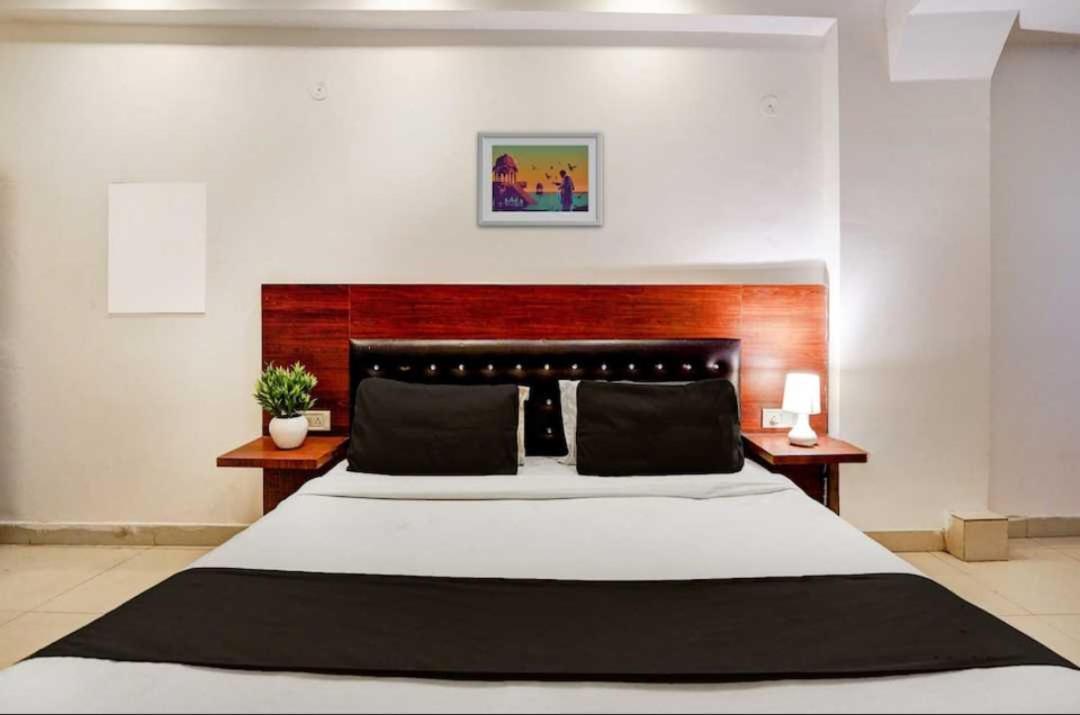 Hotel O Anshu B&B Yeni Delhi Dış mekan fotoğraf