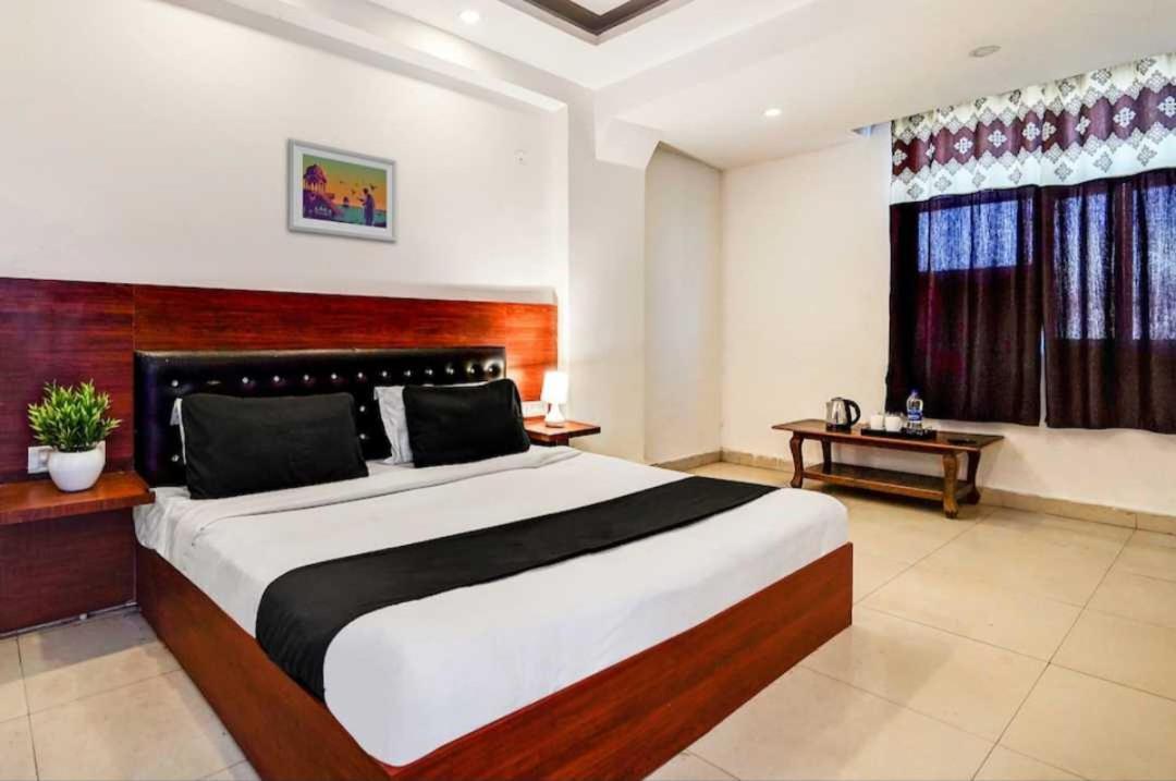 Hotel O Anshu B&B Yeni Delhi Dış mekan fotoğraf