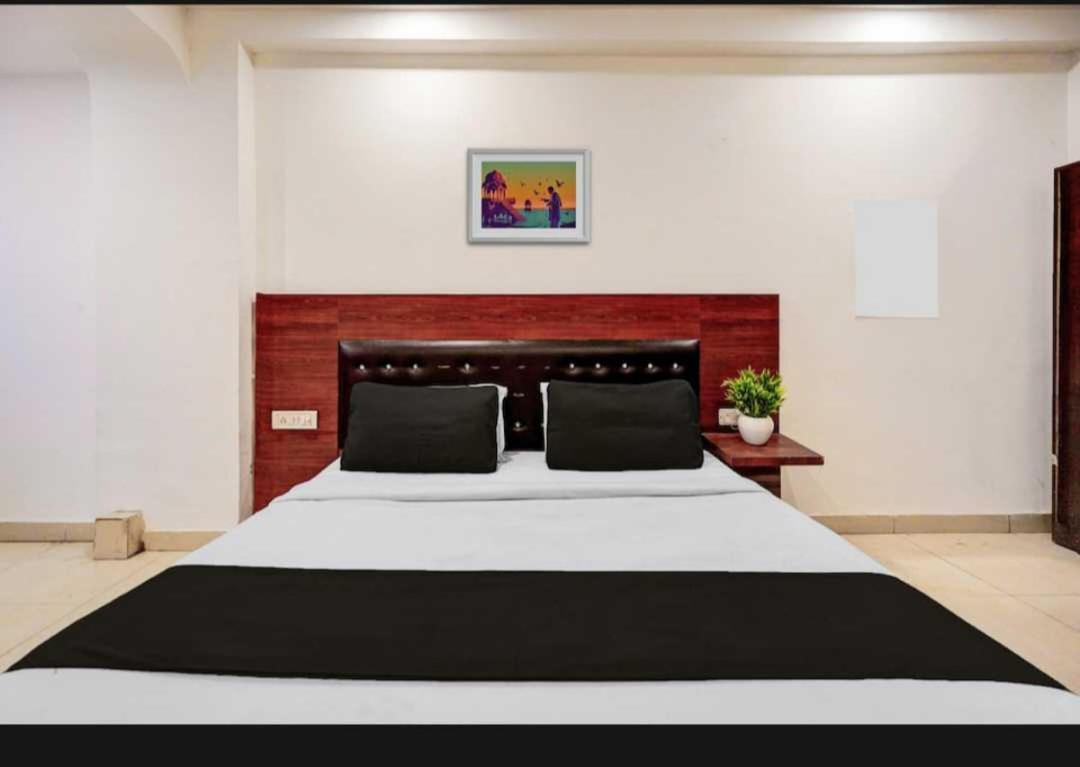 Hotel O Anshu B&B Yeni Delhi Dış mekan fotoğraf