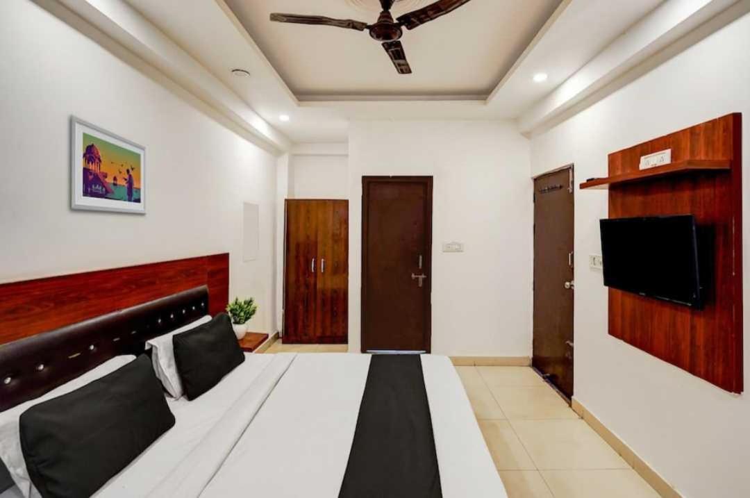 Hotel O Anshu B&B Yeni Delhi Dış mekan fotoğraf