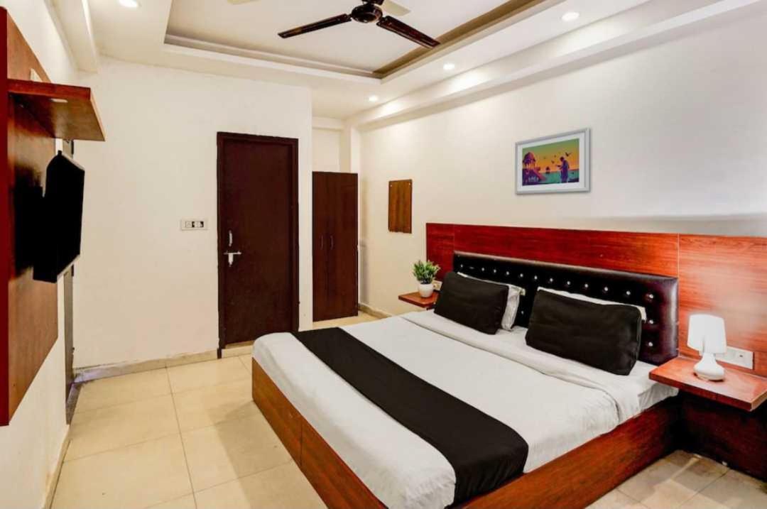 Hotel O Anshu B&B Yeni Delhi Dış mekan fotoğraf