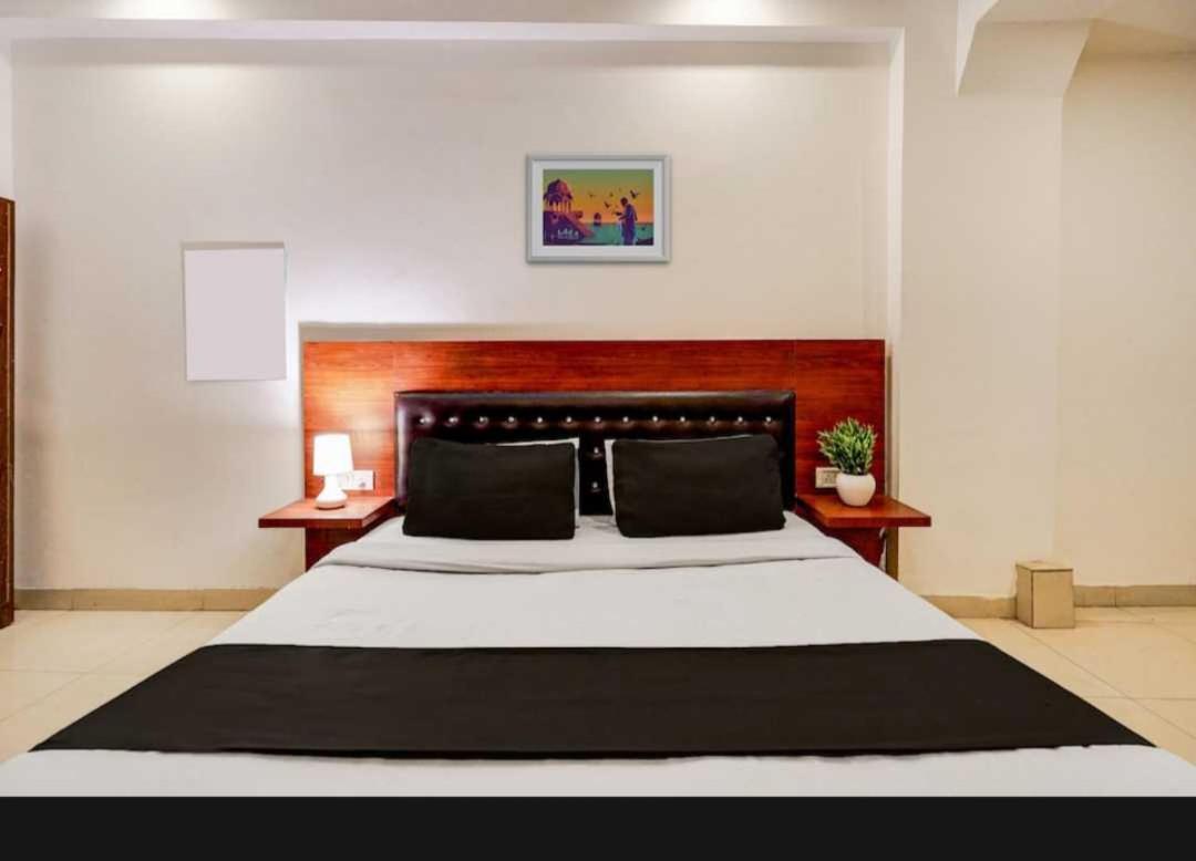 Hotel O Anshu B&B Yeni Delhi Dış mekan fotoğraf