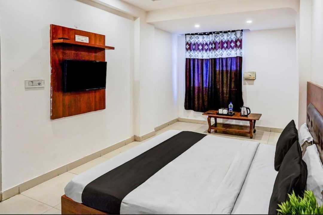 Hotel O Anshu B&B Yeni Delhi Dış mekan fotoğraf